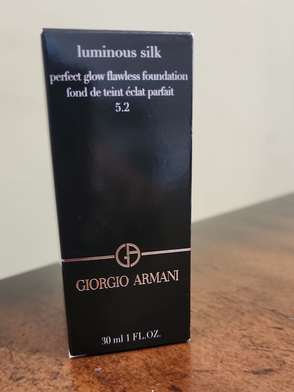 Giorgio Armani Luminous Silk Perfect Glow Flawless Foundation Shade 5.2 -  30ml